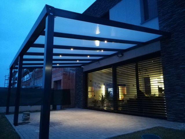 Vánoční výzdoba, která sluší hliníkové pergole